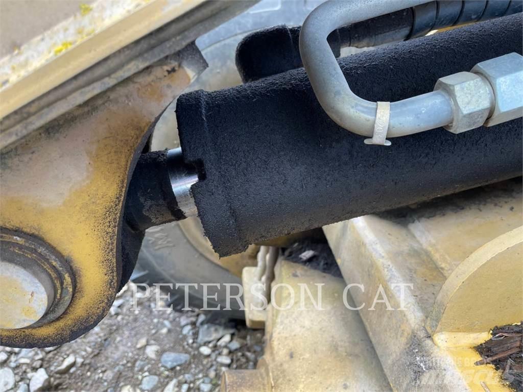 CAT 906 Kolesové nakladače