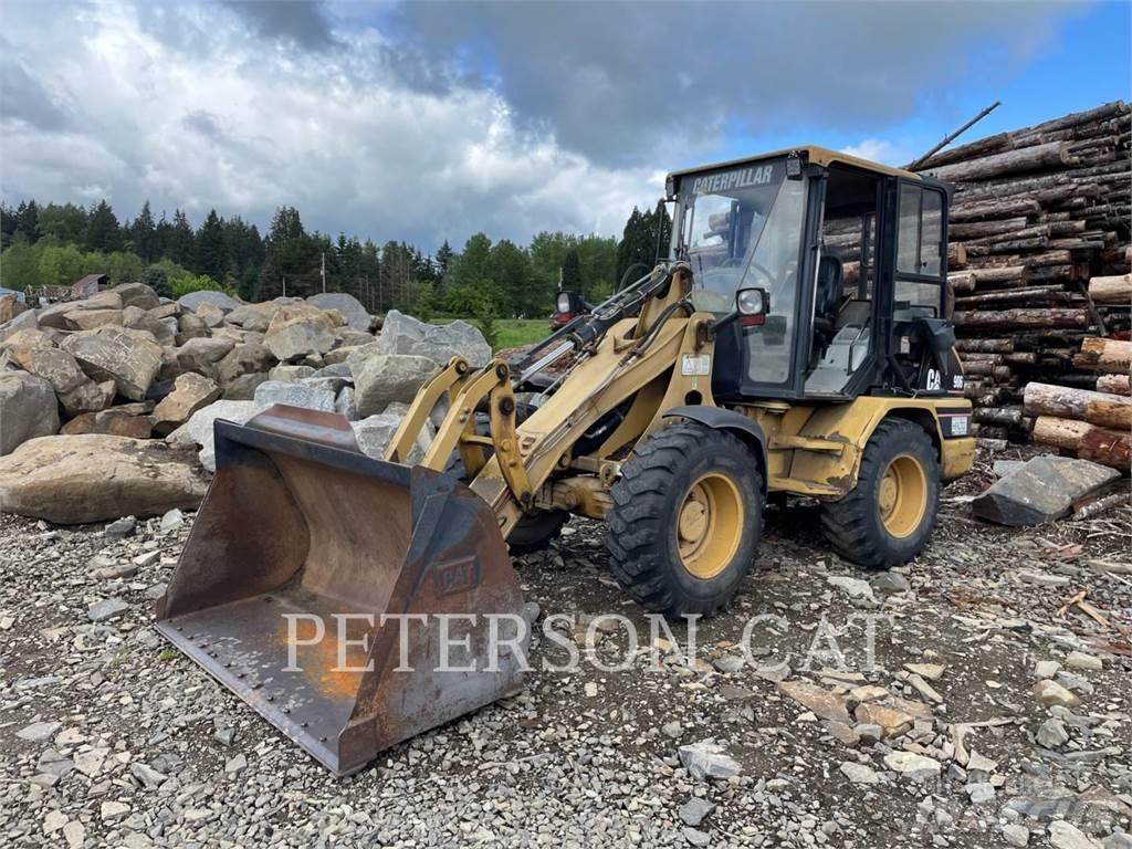 CAT 906 Kolesové nakladače