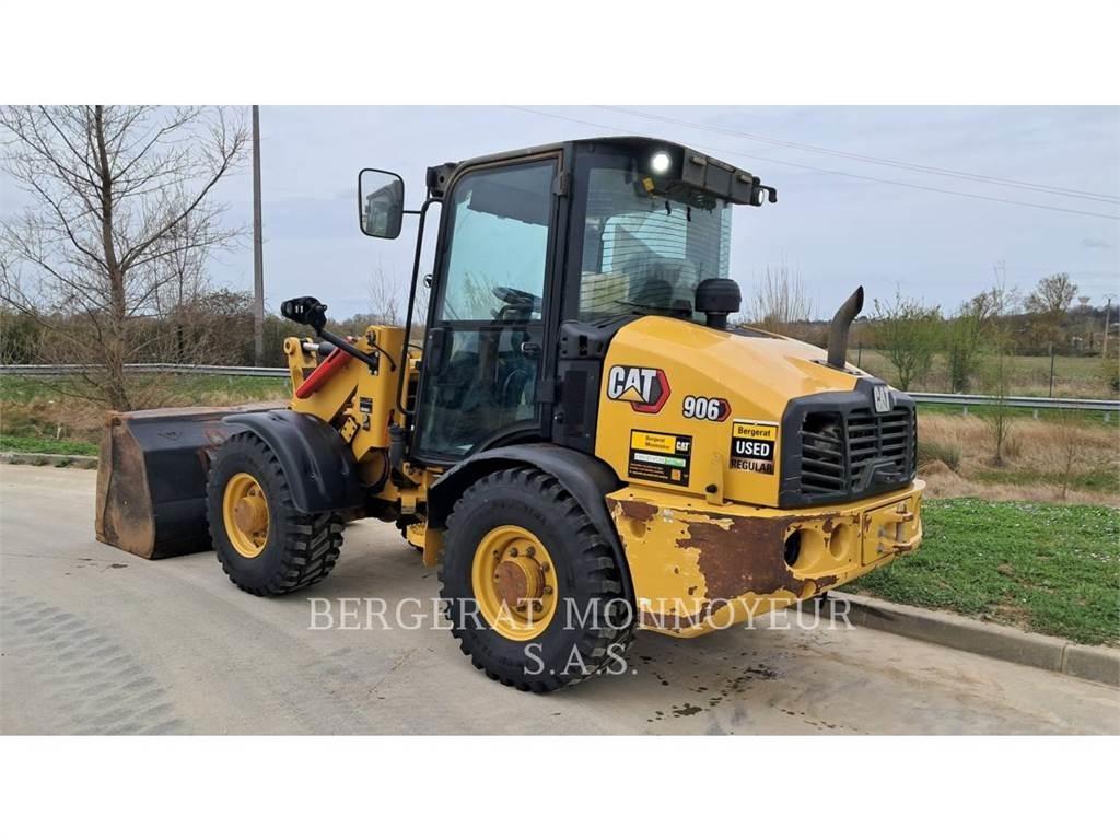 CAT 906 Kolesové nakladače