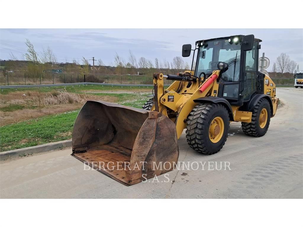CAT 906 Kolesové nakladače