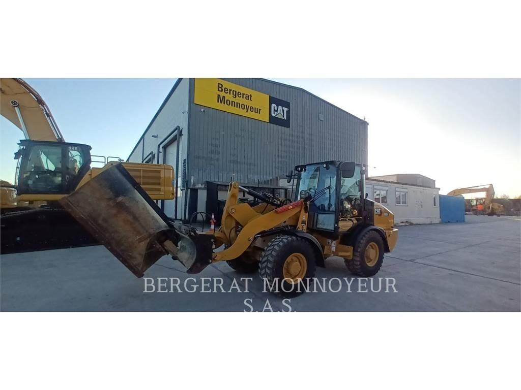CAT 906 Kolesové nakladače
