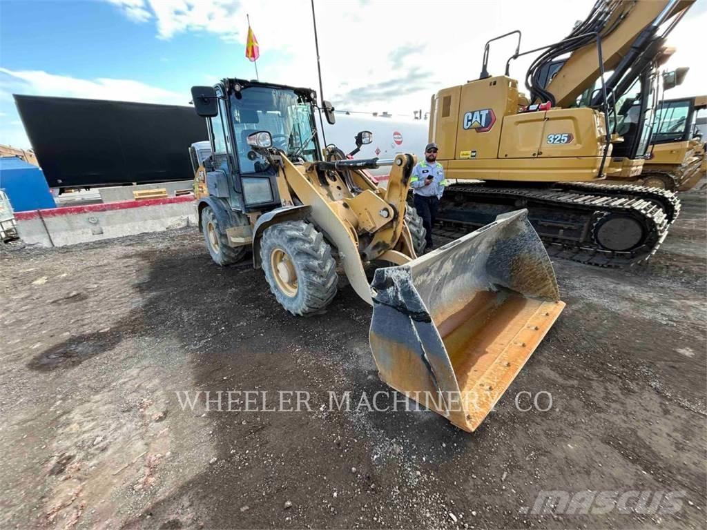 CAT 906 Kolesové nakladače