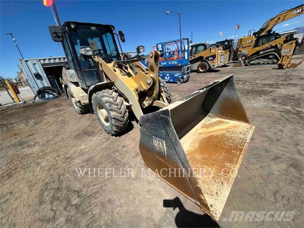 CAT 906 Kolesové nakladače