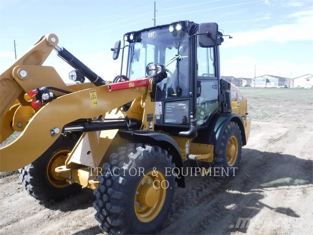 CAT 906 Kolesové nakladače