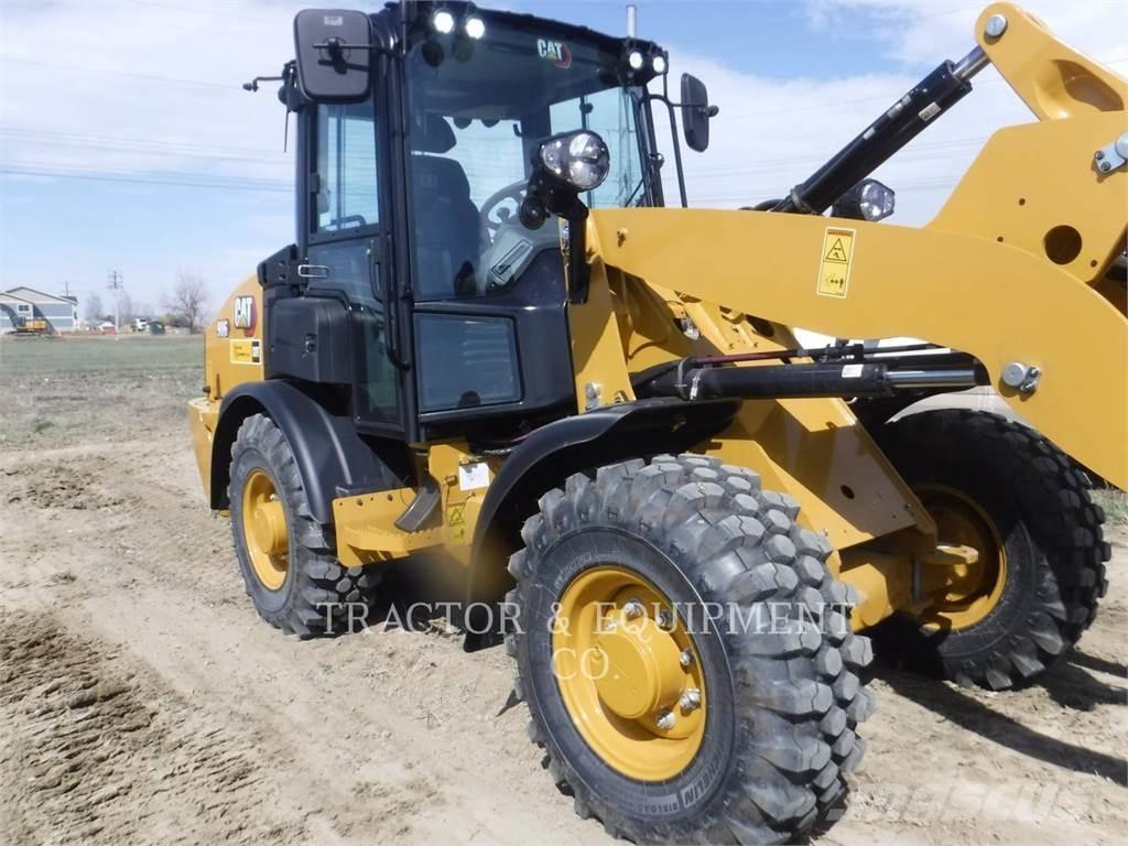 CAT 906 Kolesové nakladače