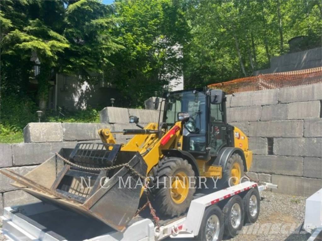 CAT 906 Kolesové nakladače