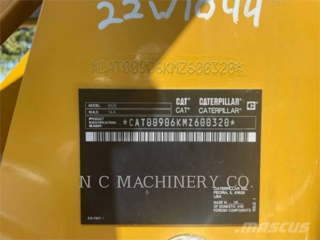 CAT 906 Kolesové nakladače