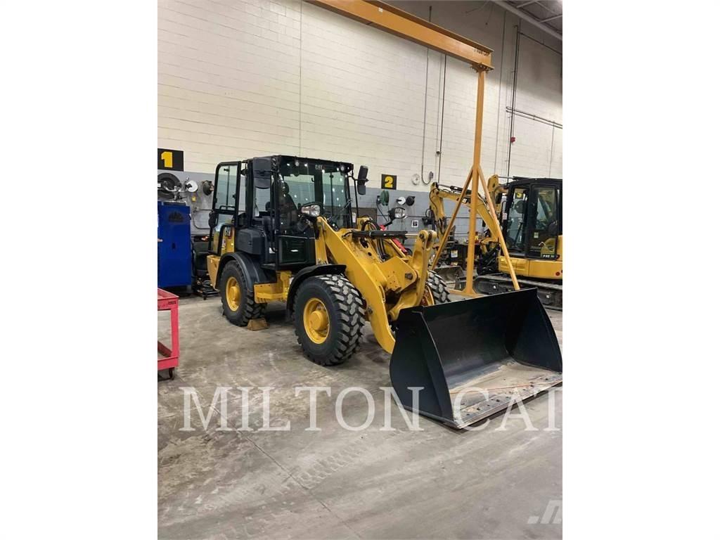 CAT 906 Kolesové nakladače