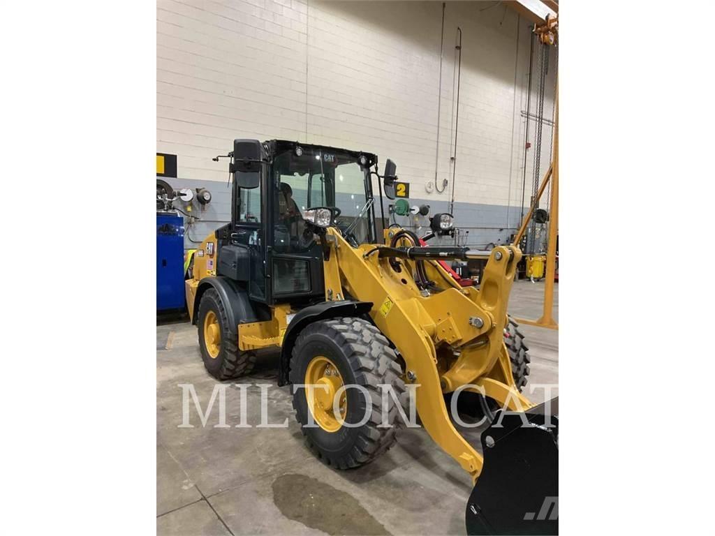 CAT 906 Kolesové nakladače