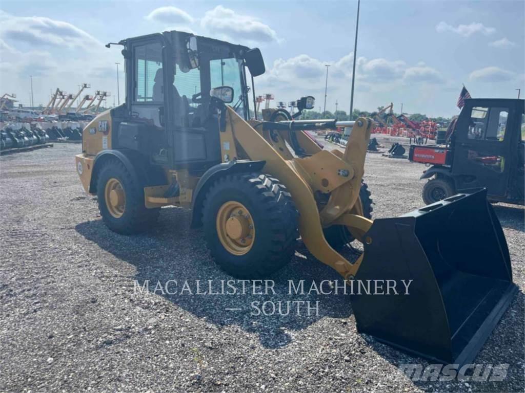 CAT 906 Kolesové nakladače