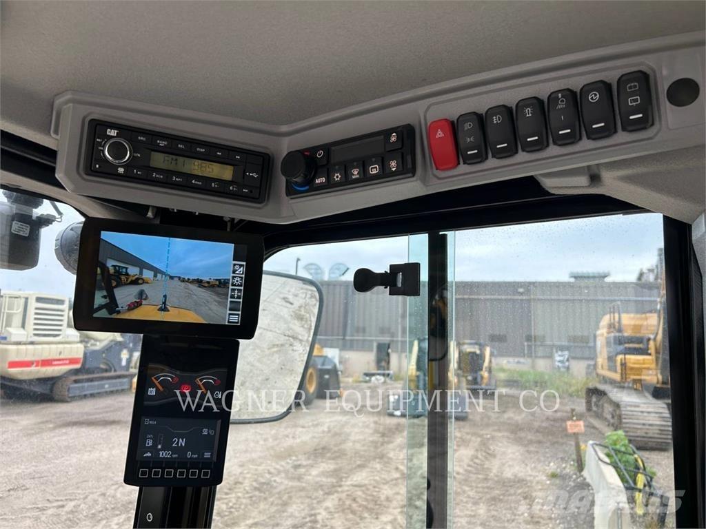 CAT 906 Kolesové nakladače
