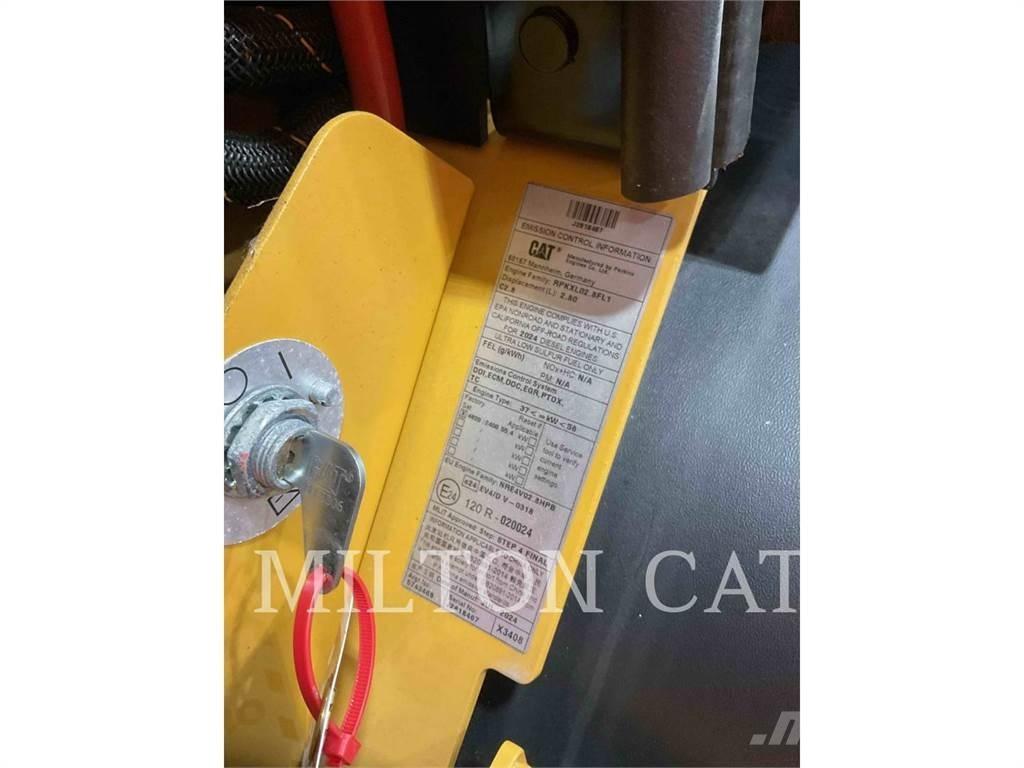 CAT 906 Kolesové nakladače