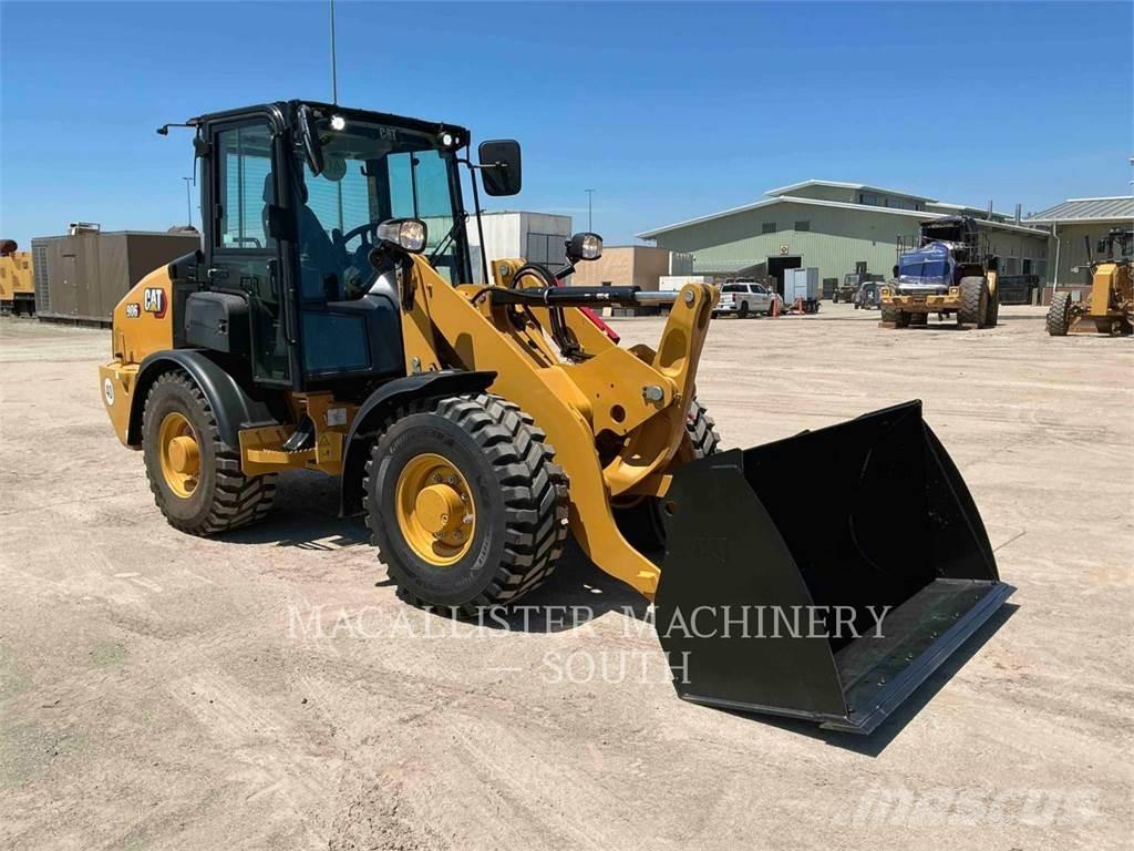 CAT 906 Kolesové nakladače