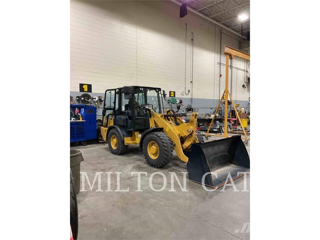 CAT 906 Kolesové nakladače