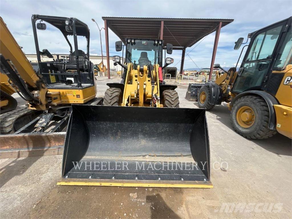 CAT 906 Kolesové nakladače