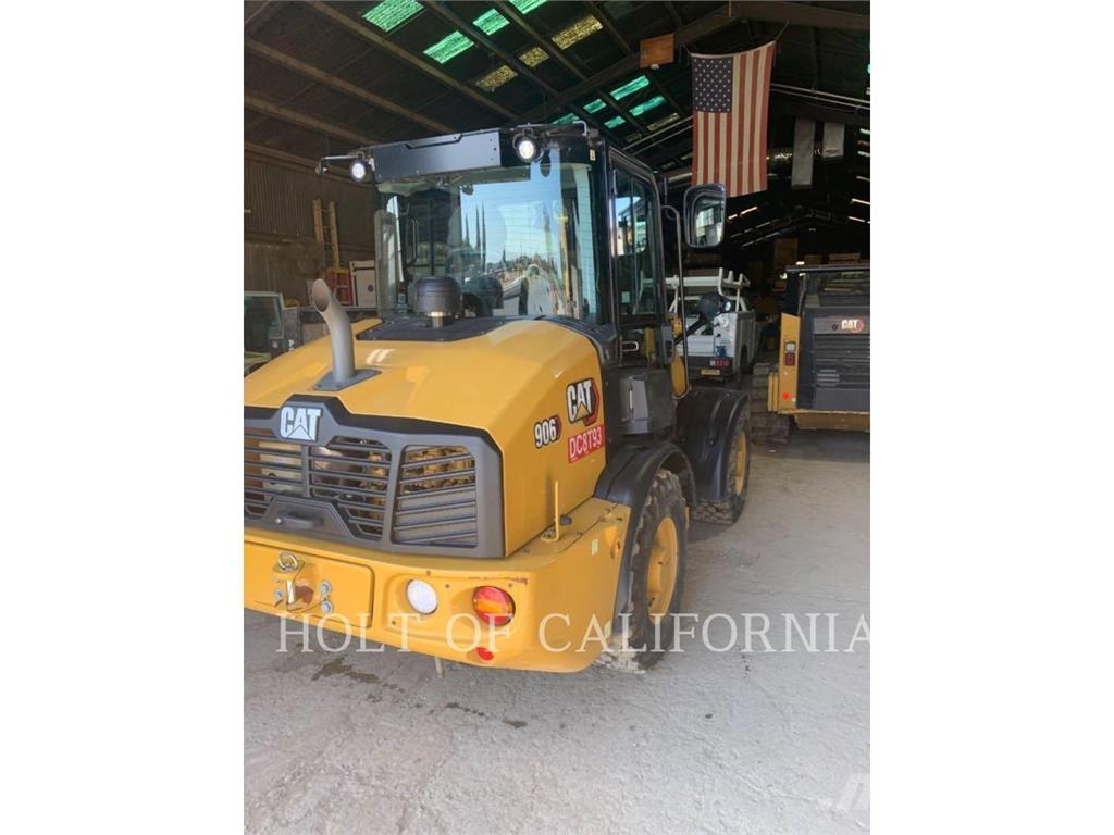 CAT 906 Kolesové nakladače
