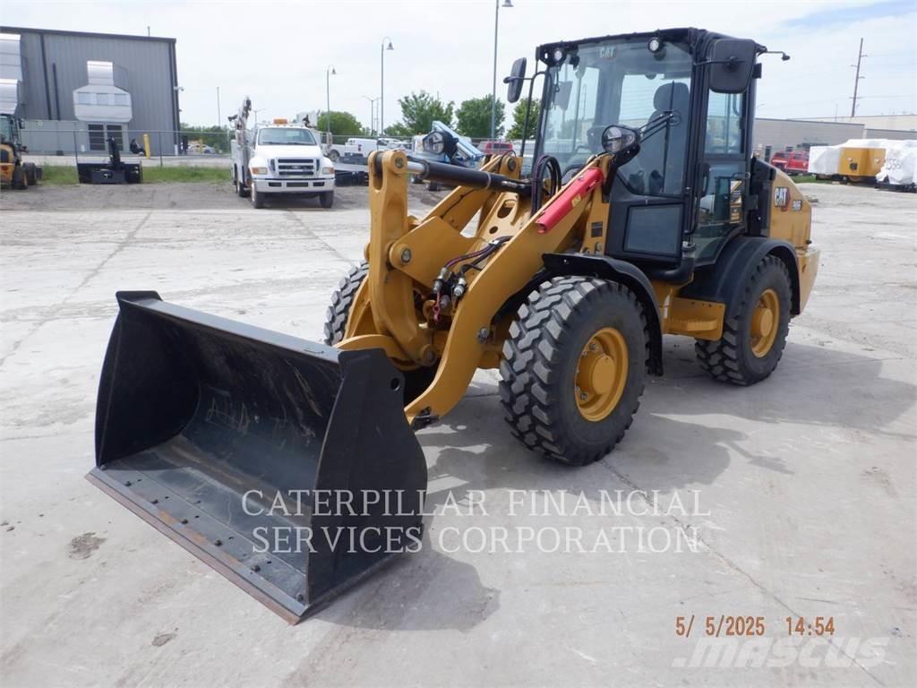CAT 906-14 Kolesové nakladače