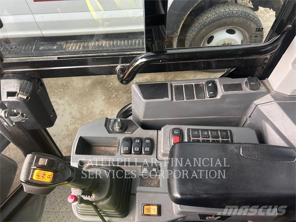 CAT 906-14 Kolesové nakladače