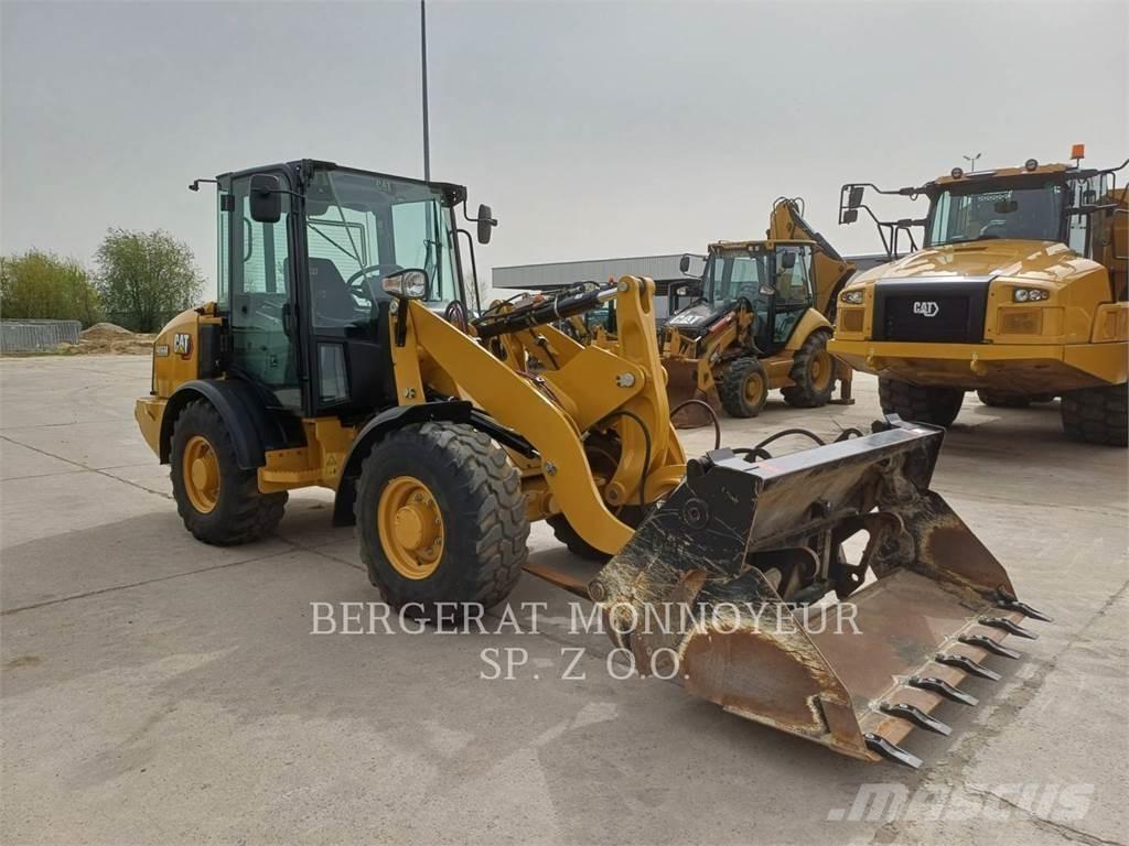 CAT 906 M Kolesové nakladače