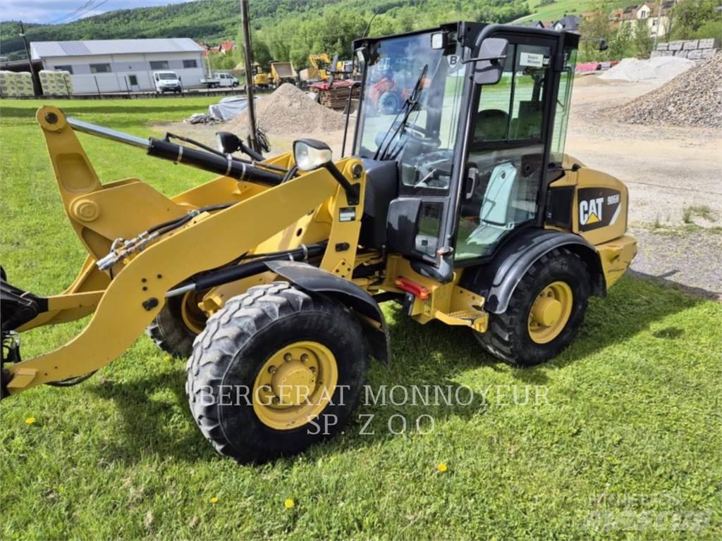CAT 906H Kolesové nakladače