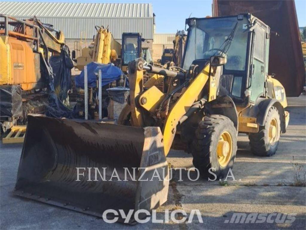 CAT 906H Kolesové nakladače