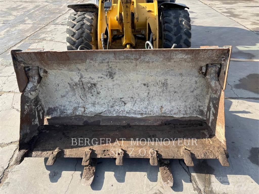CAT 906H2 Kolesové nakladače