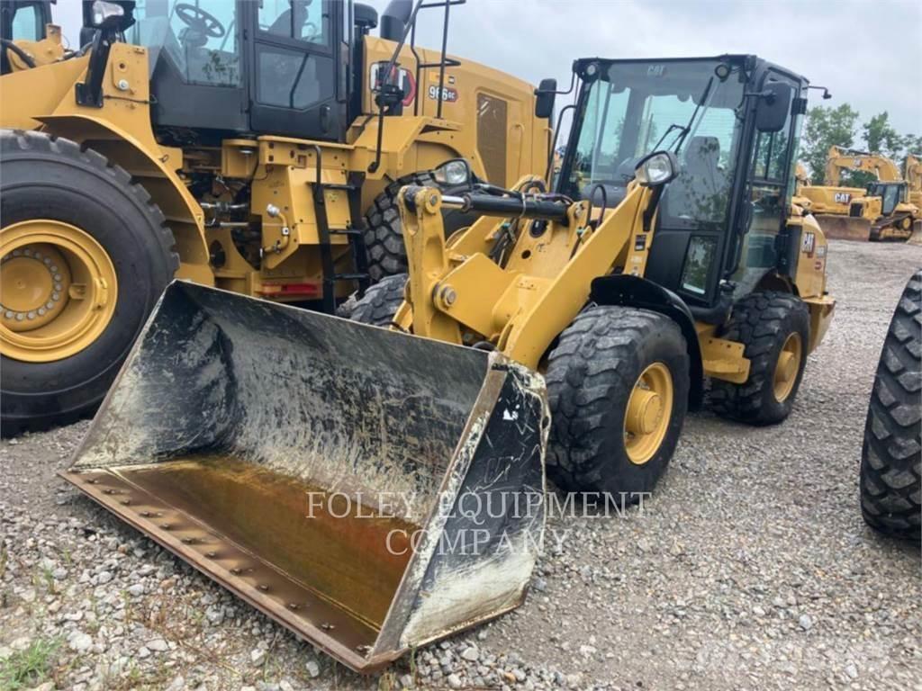 CAT 906M Kolesové nakladače