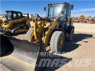 CAT 906M Kolesové nakladače