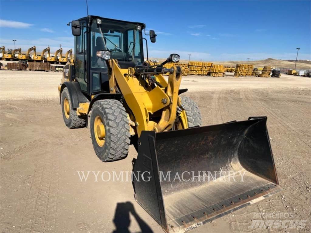 CAT 906M Kolesové nakladače