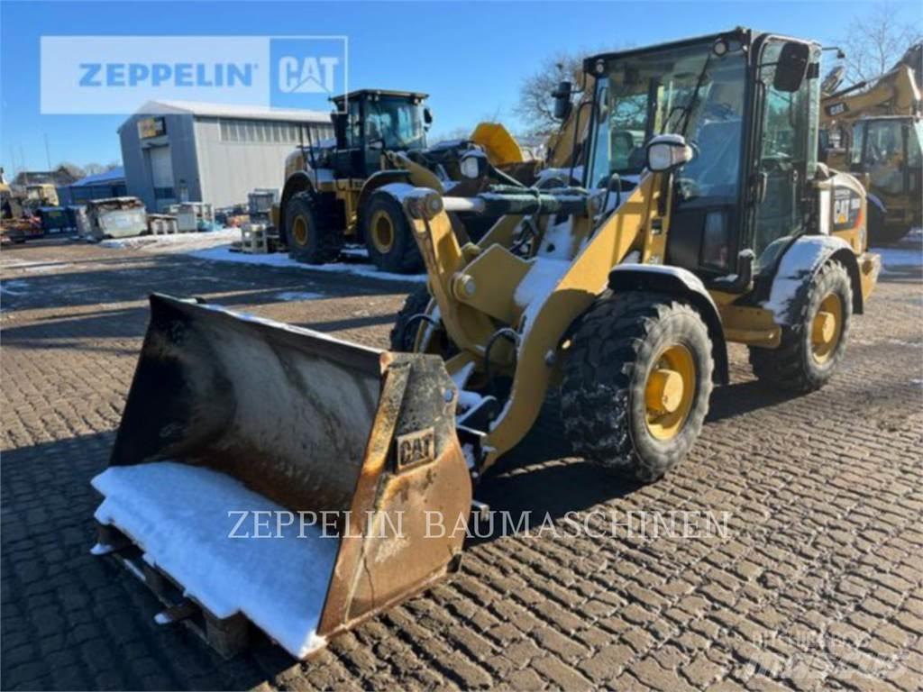 CAT 906M Kolesové nakladače