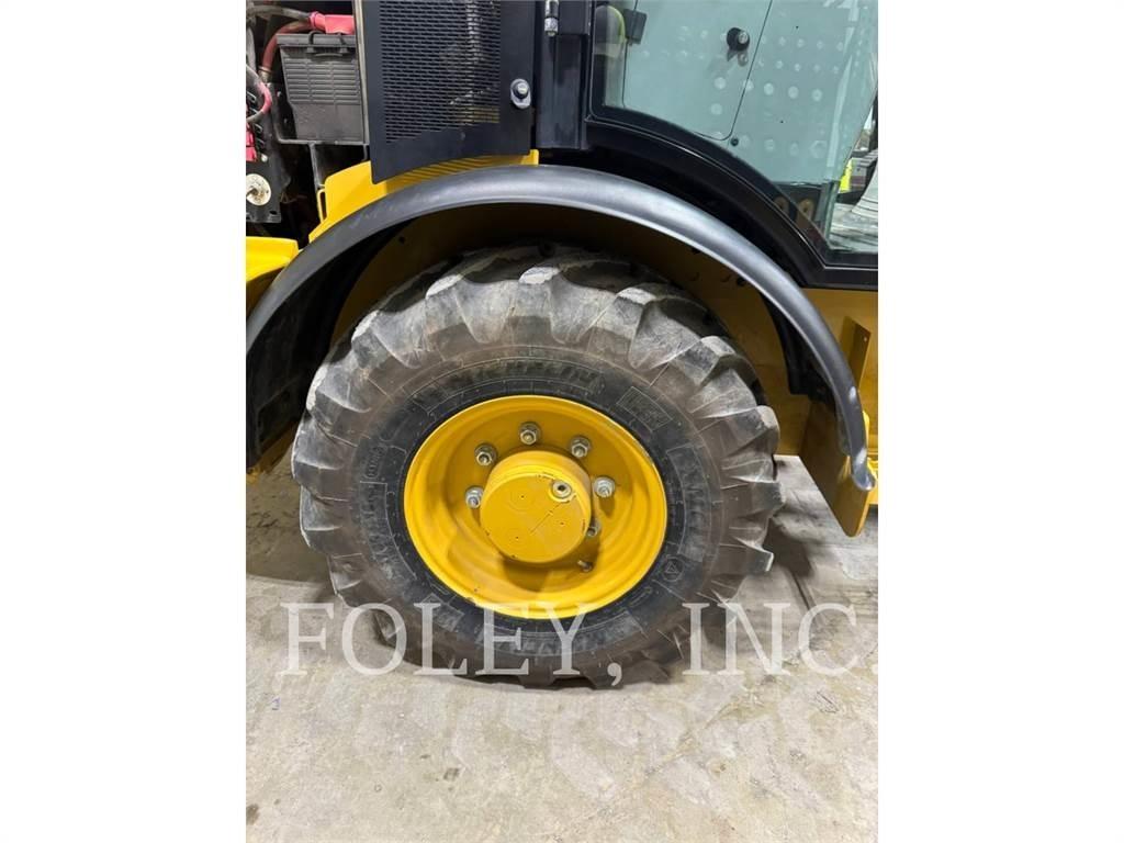 CAT 906M Kolesové nakladače