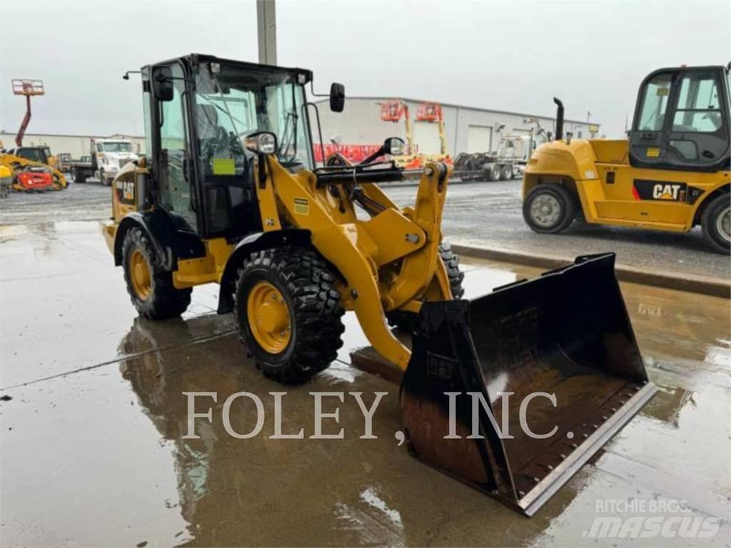 CAT 906M Kolesové nakladače