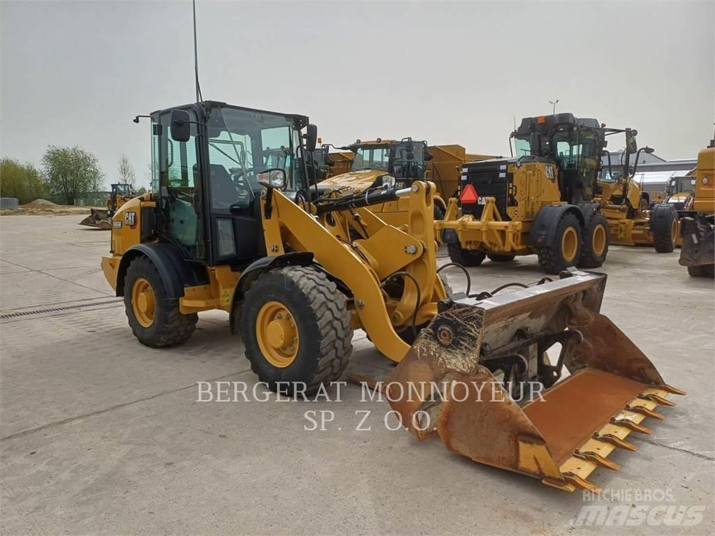 CAT 906M Kolesové nakladače