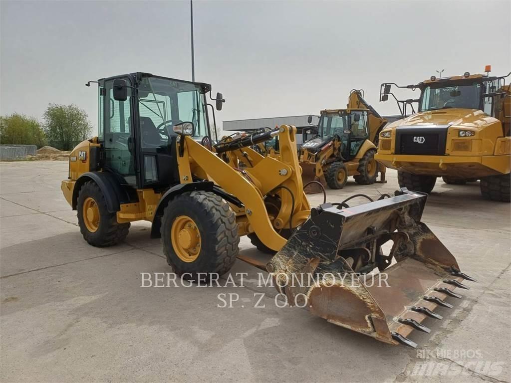 CAT 906M Kolesové nakladače