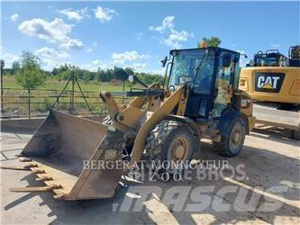 CAT 906M Kolesové nakladače