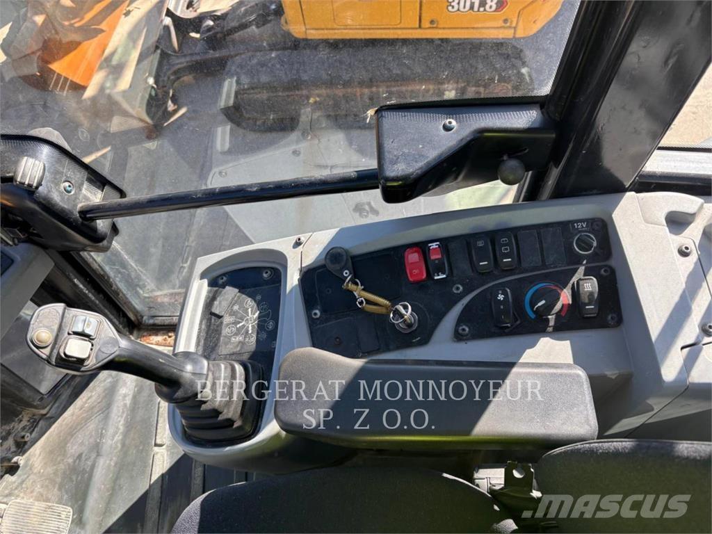 CAT 906M Kolesové nakladače