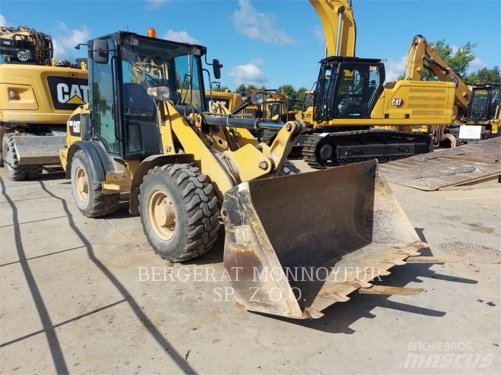 CAT 906M Kolesové nakladače