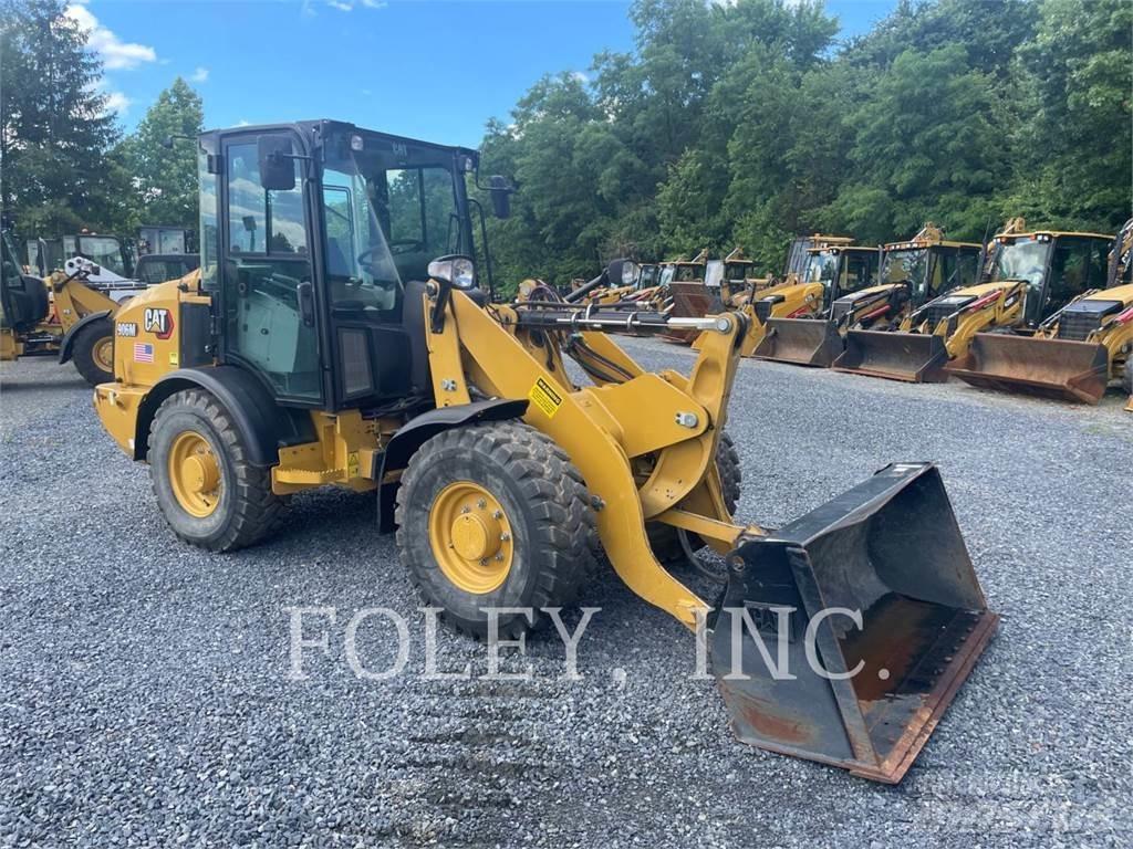 CAT 906M Kolesové nakladače