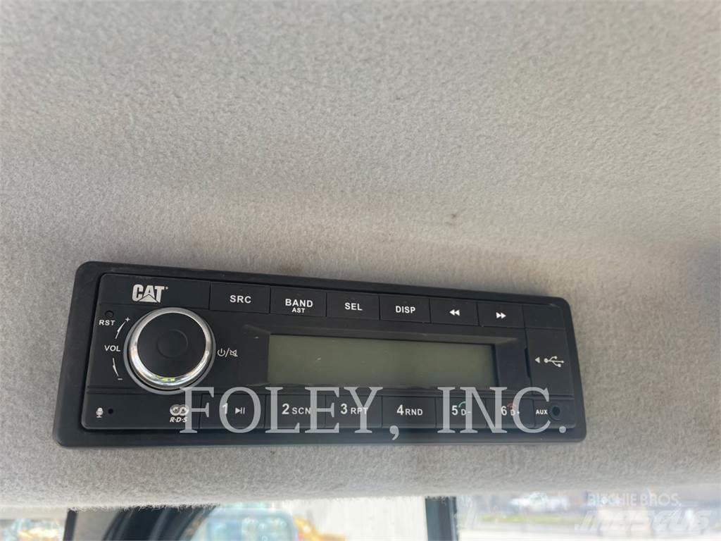 CAT 906M Kolesové nakladače