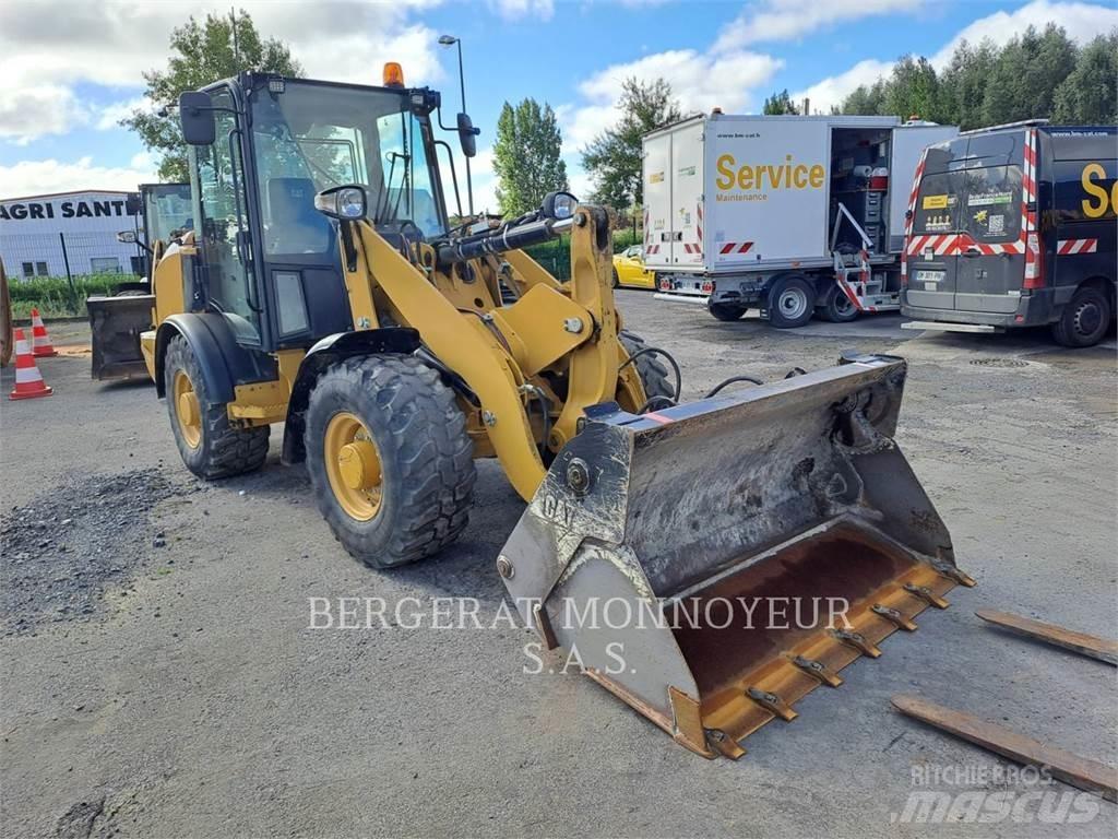 CAT 906M Kolesové nakladače