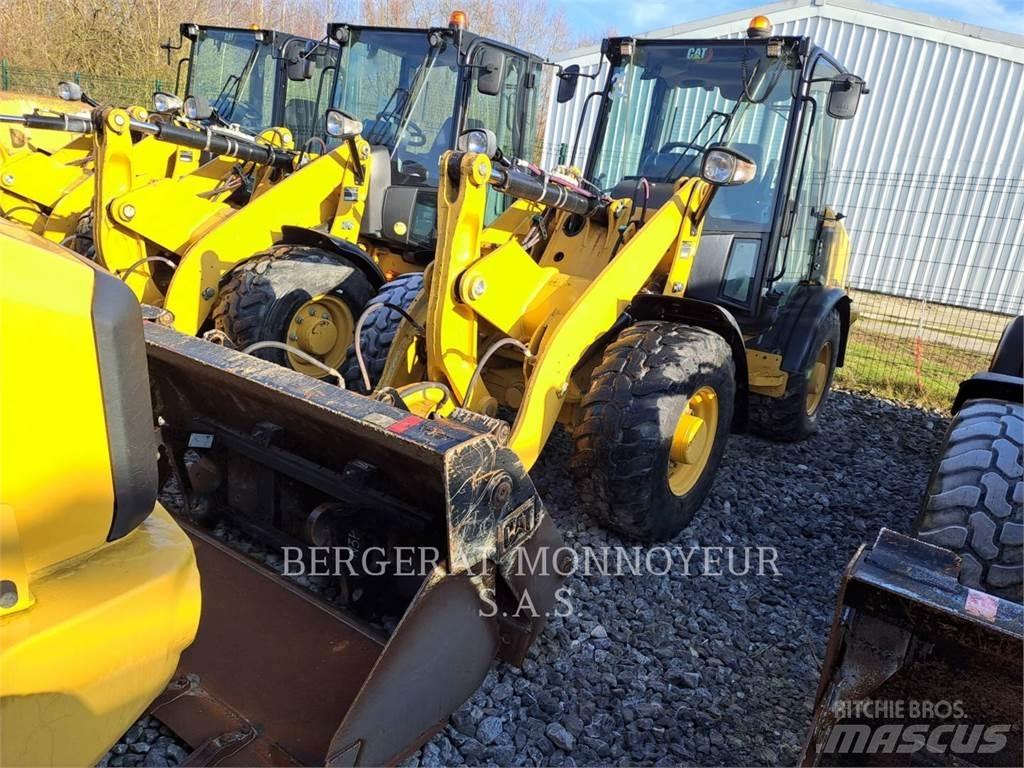 CAT 906M Kolesové nakladače