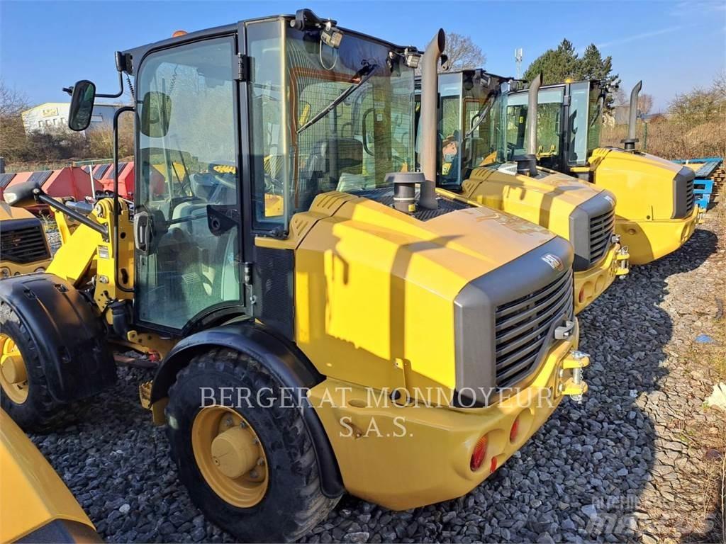 CAT 906M Kolesové nakladače