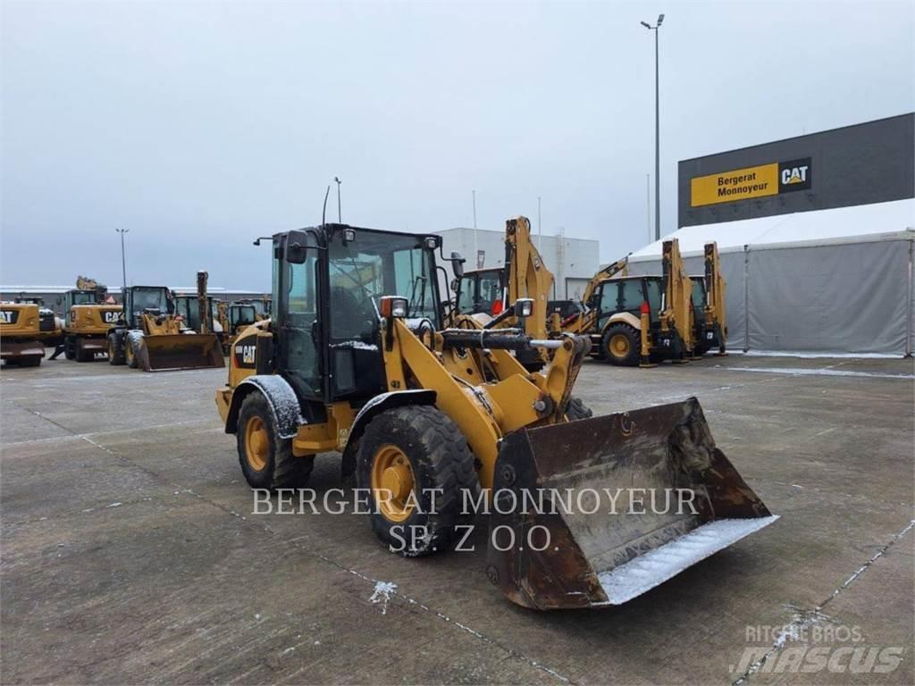CAT 906M Kolesové nakladače