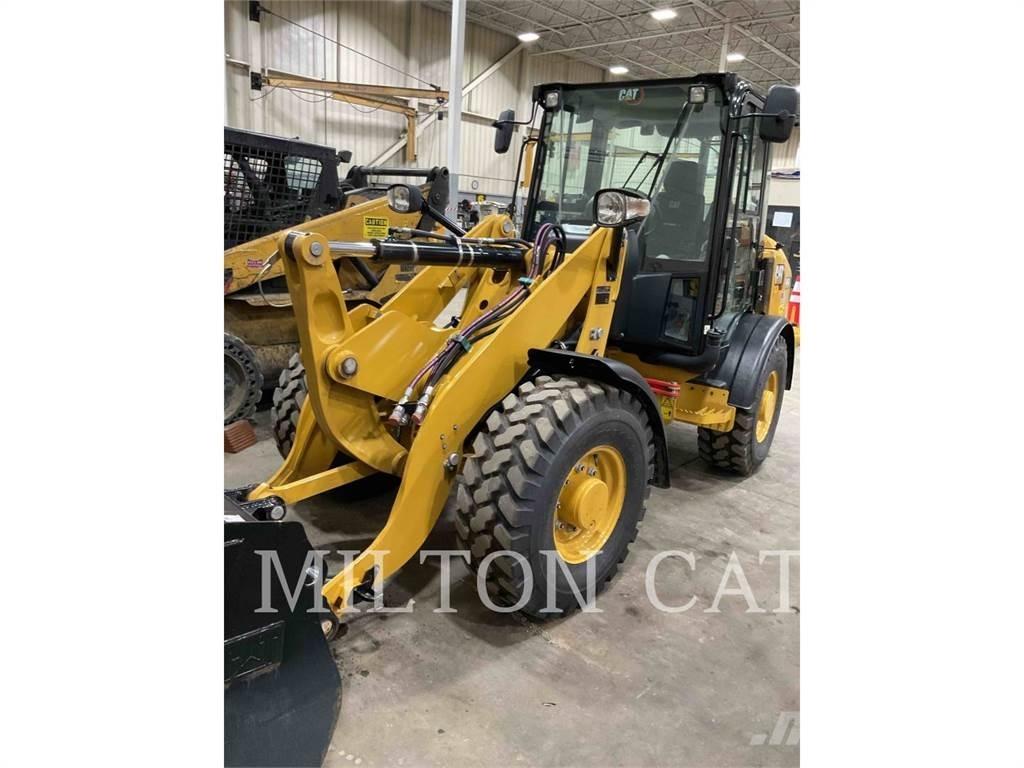 CAT 906M Kolesové nakladače