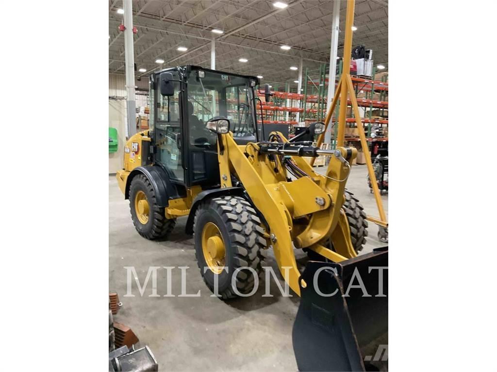 CAT 906M Kolesové nakladače