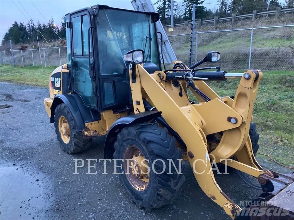 CAT 906M Kolesové nakladače