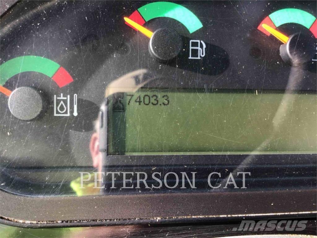 CAT 906M Kolesové nakladače