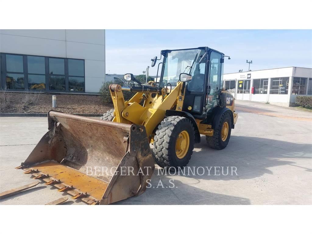 CAT 906M Kolesové nakladače