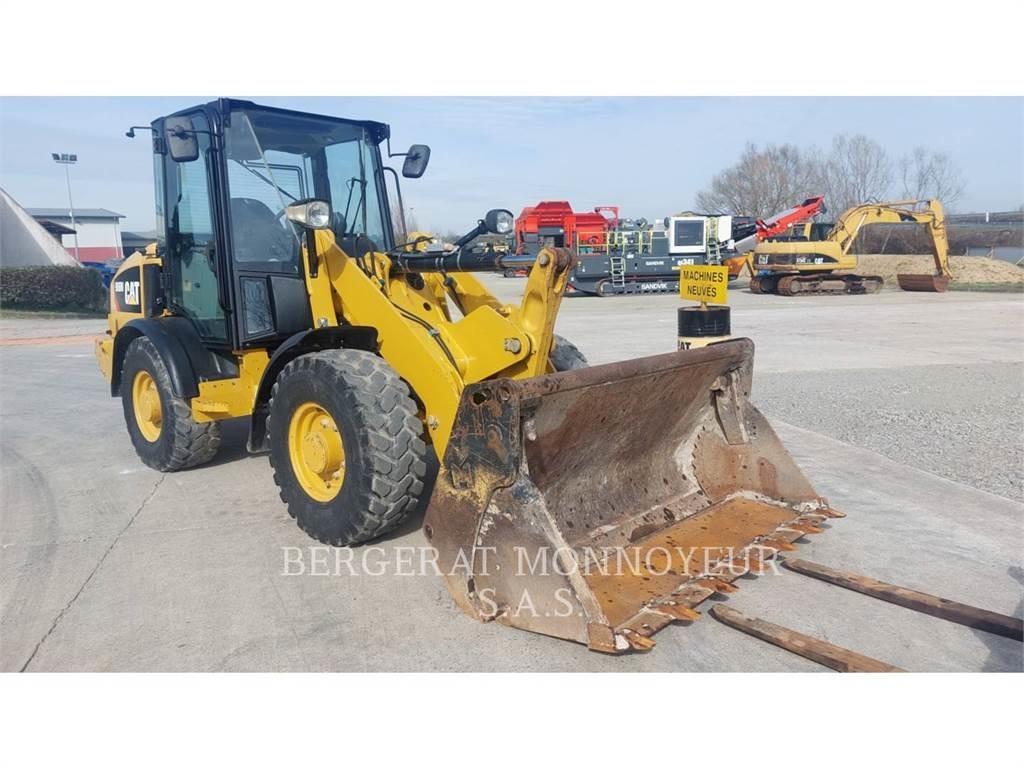 CAT 906M Kolesové nakladače
