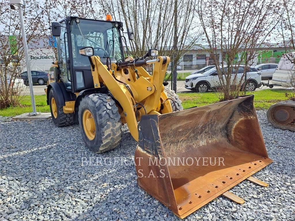 CAT 906M Kolesové nakladače